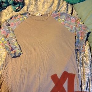 LuLaRoe Women's Top with Multicolor Sleeves